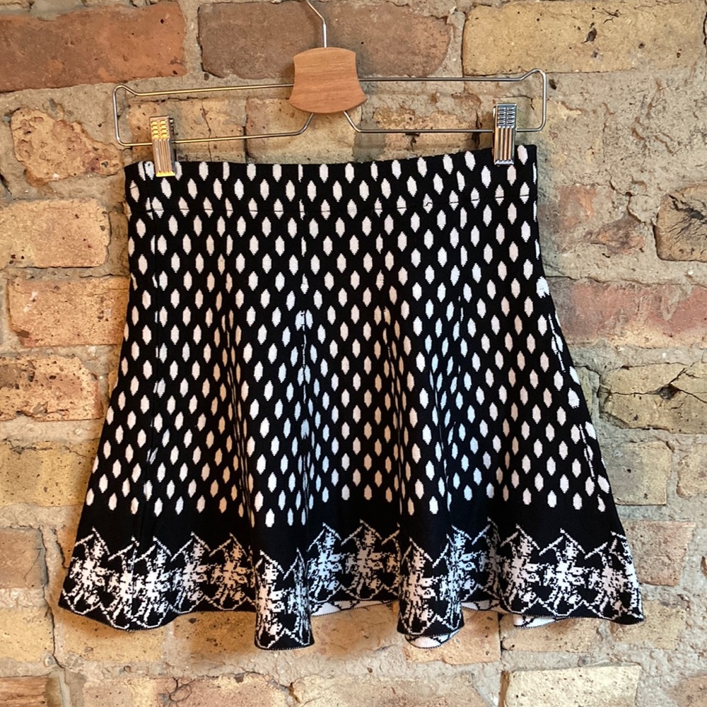 🖤🤍polka dot flared mini skirt